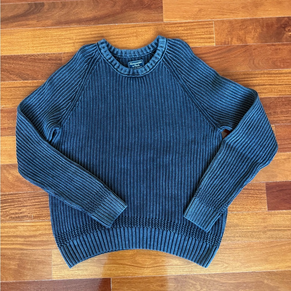 Abercrombie & Fitch Men’s %100 Cotton Gray Ribbed Sweater
Size XS